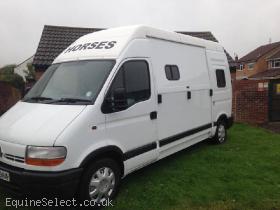 Renault-Master-35t-Horse-Lorry